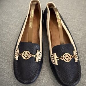 Aerosoles Nuwlywed Navy Cream Leather Traditional Loafer Gold Medallion 9.5 NWOB